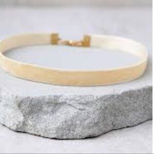 Elegant Cream and Gold Choker Necklace